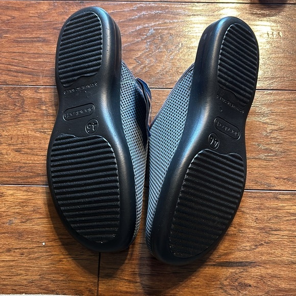 Fly Flot Lightweight Slip-On Clogs NWT - Picture 7 of 7